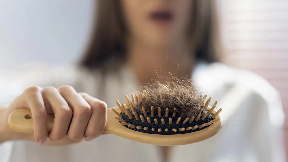 ¿Es normal perder más pelo en otoño? Esto dicen los especialistas sobre la caída capilar estacional