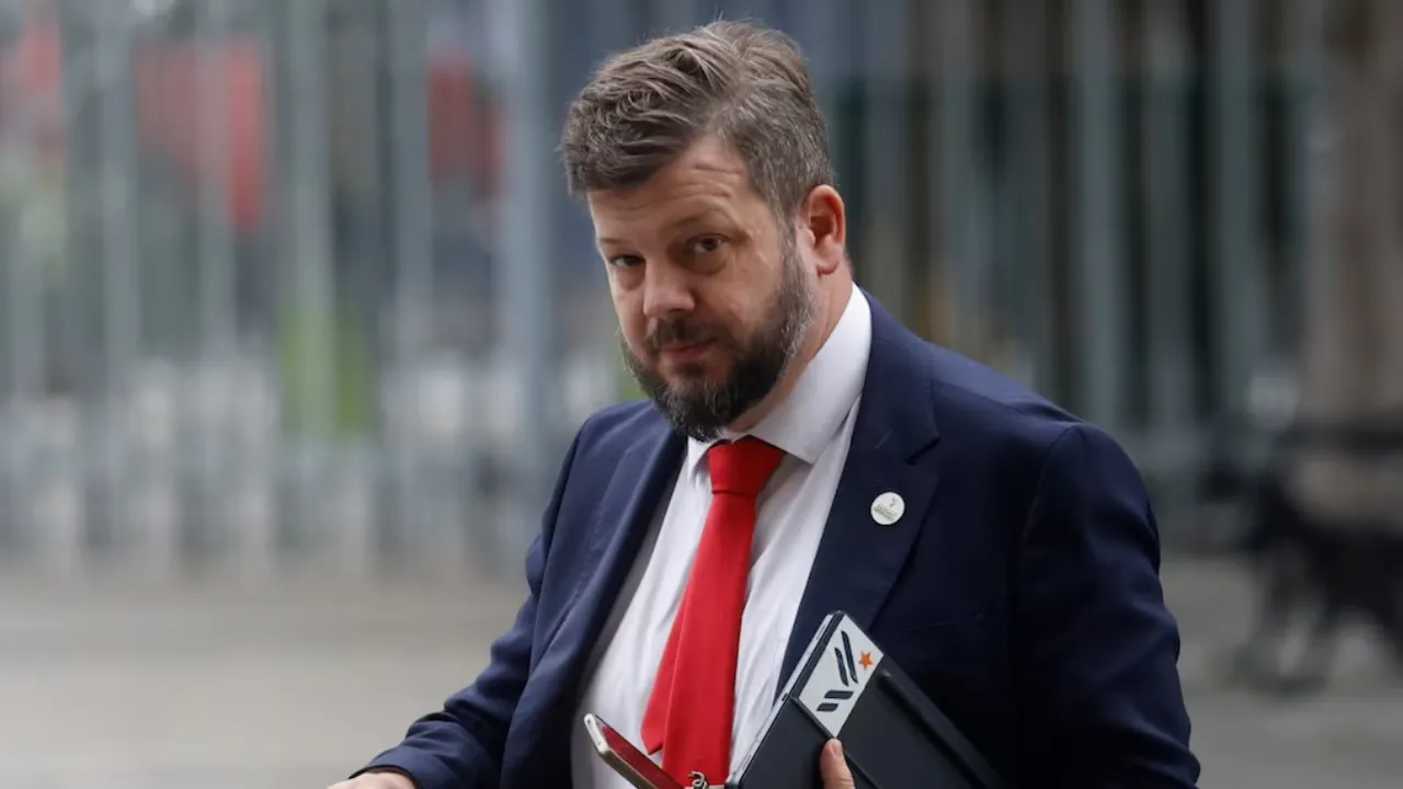 Johannes Kaiser descarta renunciar a su dieta parlamentaria tras decisión de Winter