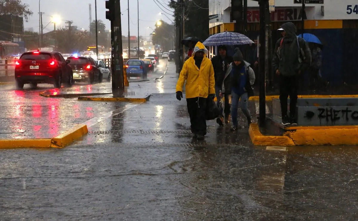 ¿Vuelven las lluvias a Santiago? Revisa qué día podrían regresar las lluvias a la Región Metropolitana.